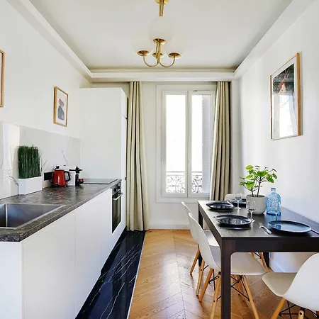 Beaugrenelle - Tour Eiffel 2 * Париж